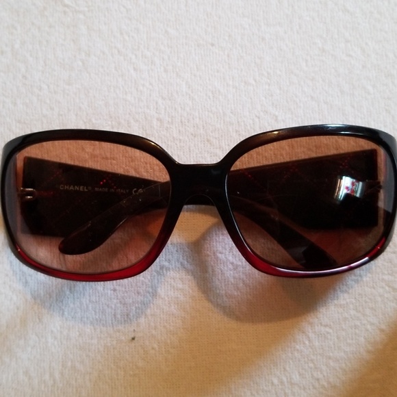** SOLD ** 100% authentic Chanel sunglasses - Picture 3 of 8